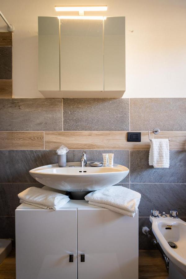 Blue Wave Apartment Arona - Lago Maggiore 外观 照片