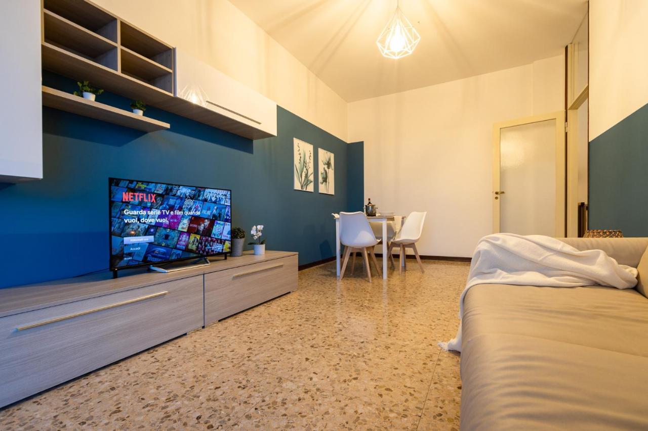 Blue Wave Apartment Arona - Lago Maggiore 外观 照片